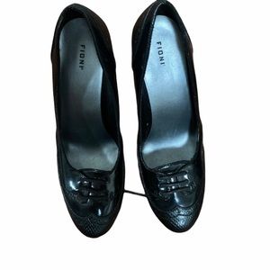 Fioni black heel .